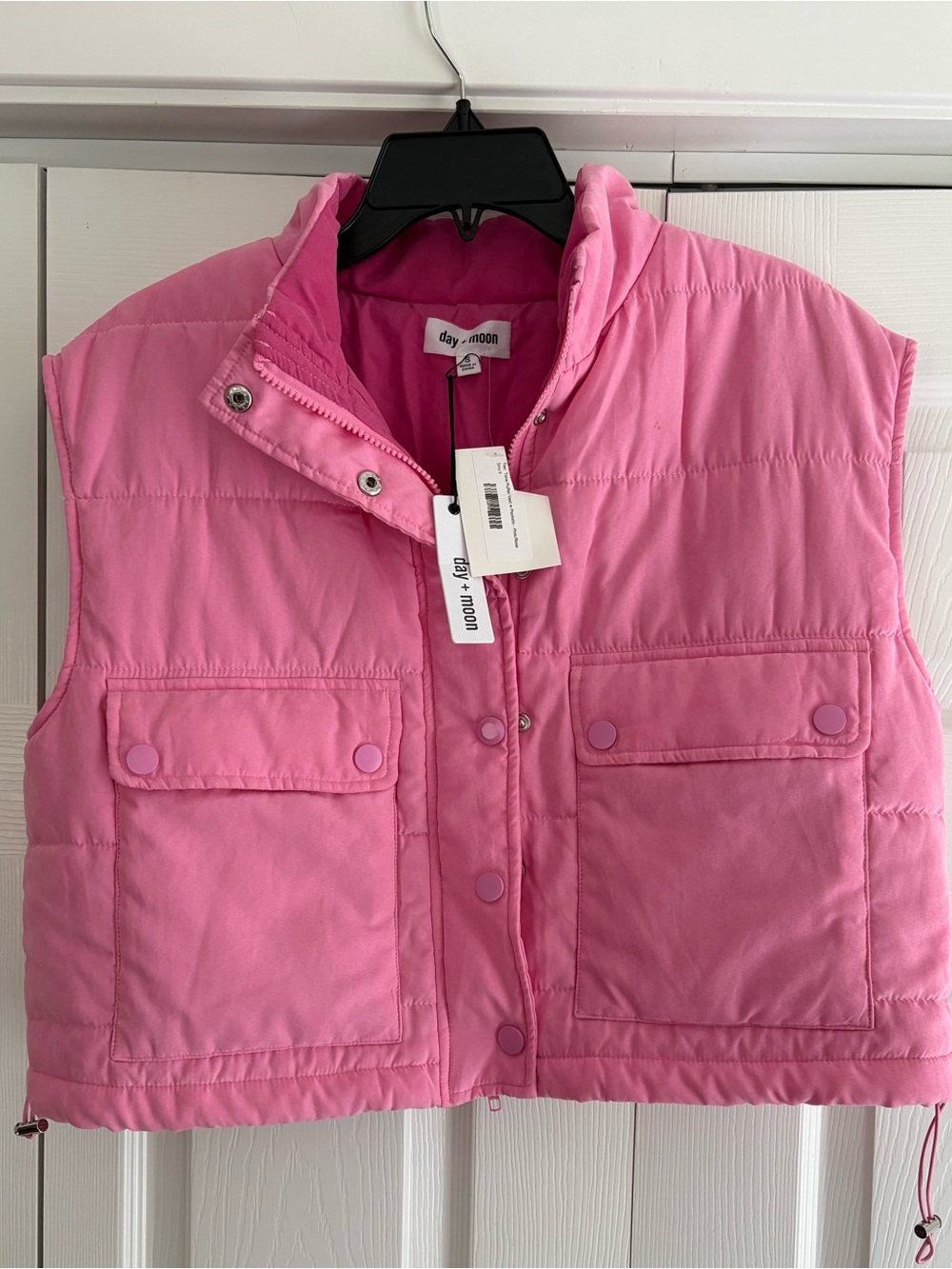 Day + Moon Women’s Pink Snobbish Snap Down Quilted Cropped Vest. Size S. NWT.